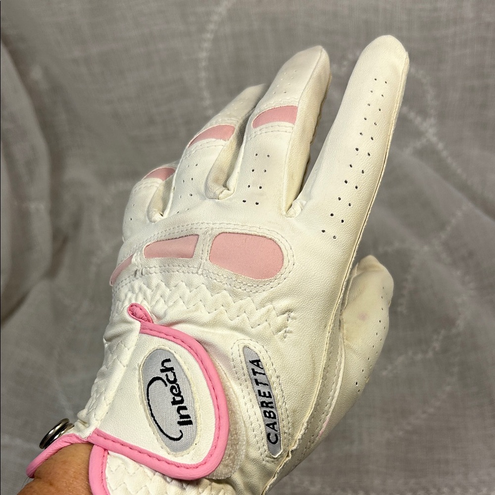Cabretta left leather golf glove